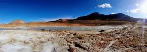 Vista de las termas de Polloquere en Salar de Surire
